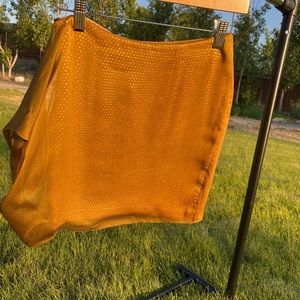 Woman’s tie mini skirt cache